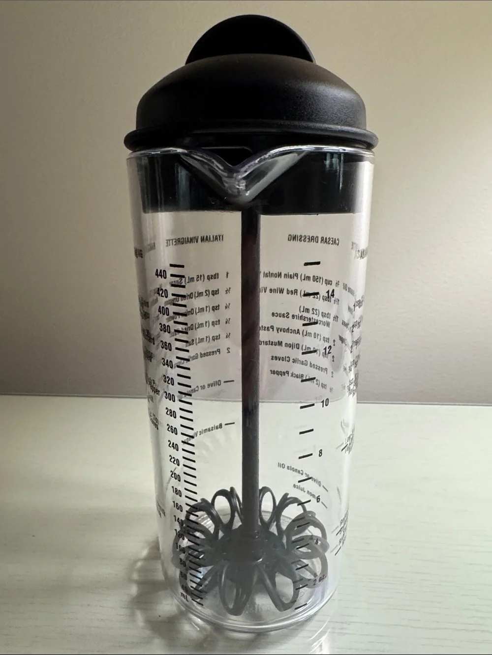 The Pampered Chef Black Salad Dressing Mixer Bottle with Built-in Whisk. NWOT